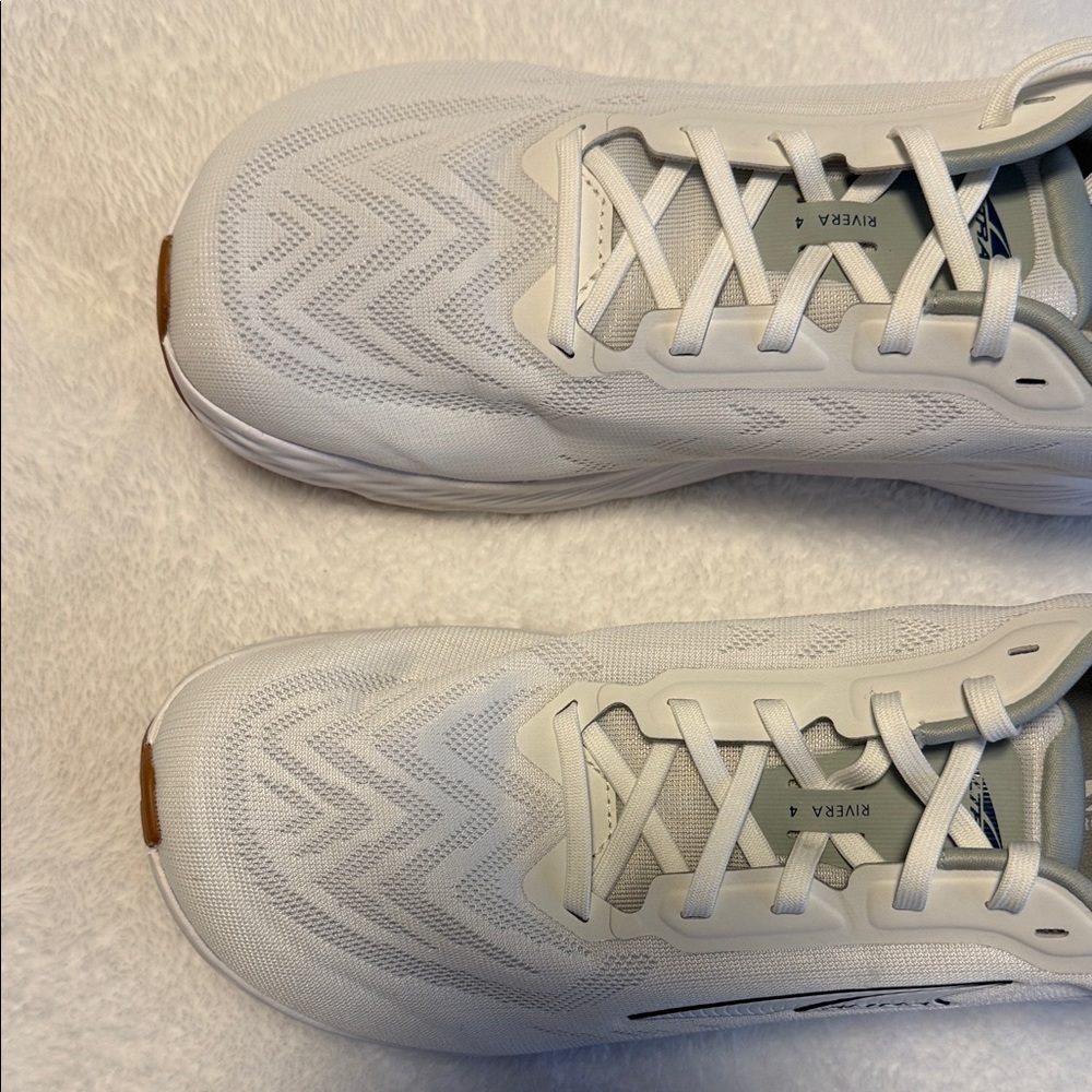 Altra Men's Rivera size 9.5 grey and white NWOB Athletic Shoes - Picture 4 of 11